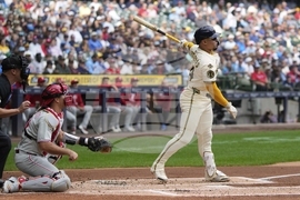 Phillies Brewers Baseball