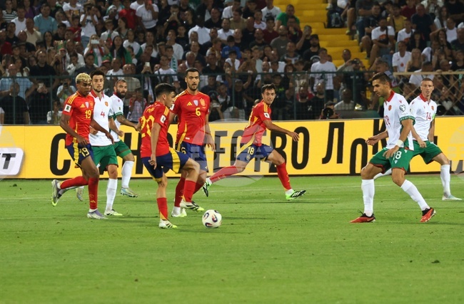 "Разликата в класата е много голяма", призна халфът на България Ивайло Чочев