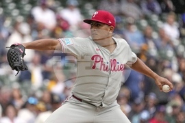 Phillies Brewers Baseball