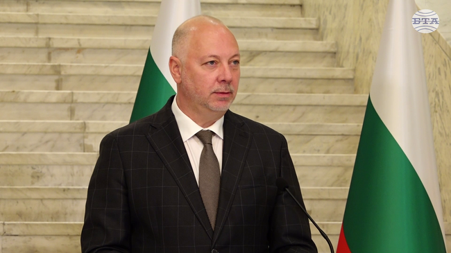 Решението на българския парламент е да не изпращаме войски в Украйна, каза Росен Желязков пред Антонио Коща