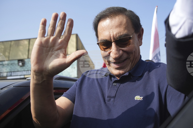 ЕФЕ: Бившият президент на Перу Мартин Вискара излезе на свобода след 3 седмици в ареста