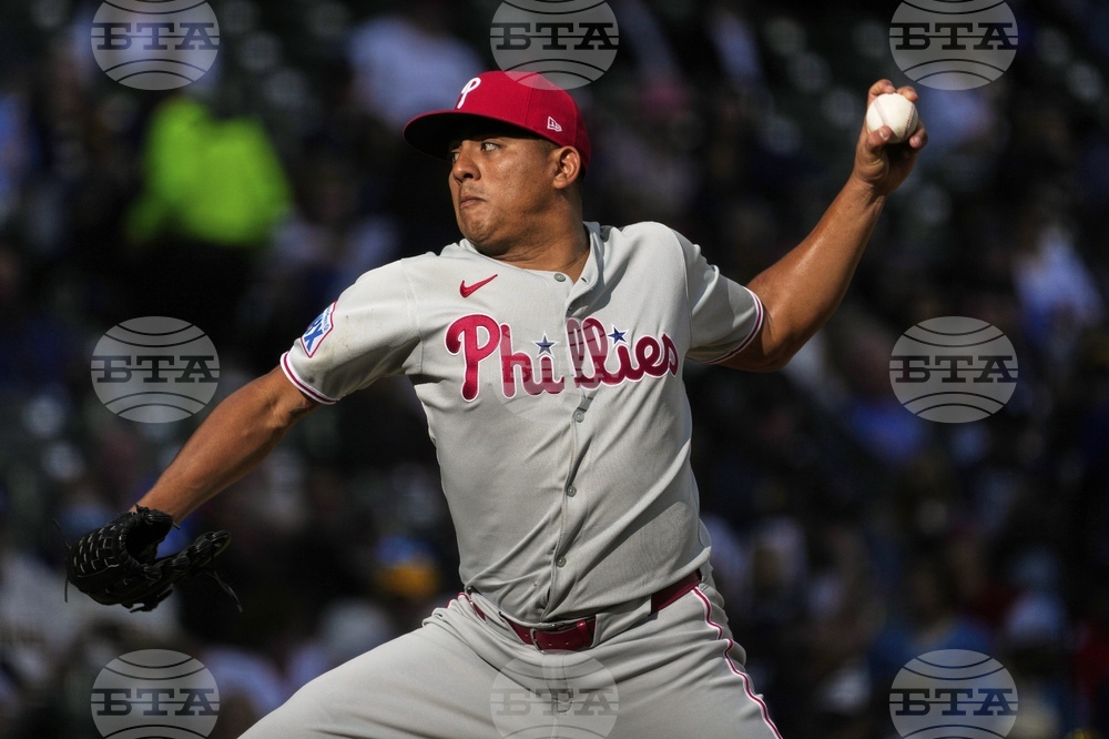 Phillies Brewers Baseball