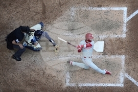 Phillies Brewers Baseball