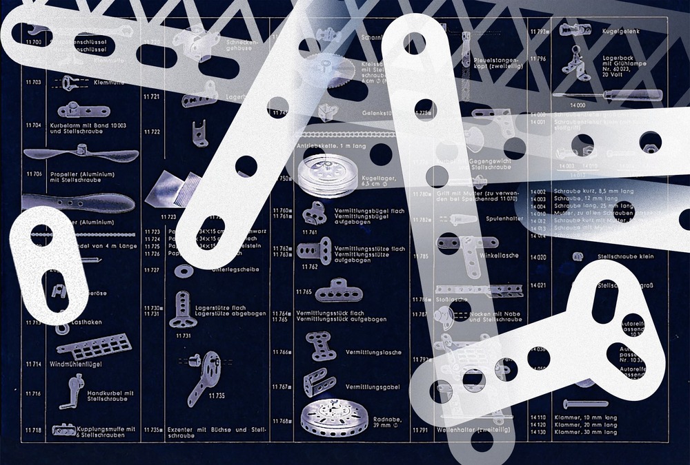 Скулпторът Виктор Петров подрежда изложбата "Подът е лава" в Института за съвременно изкуство – София