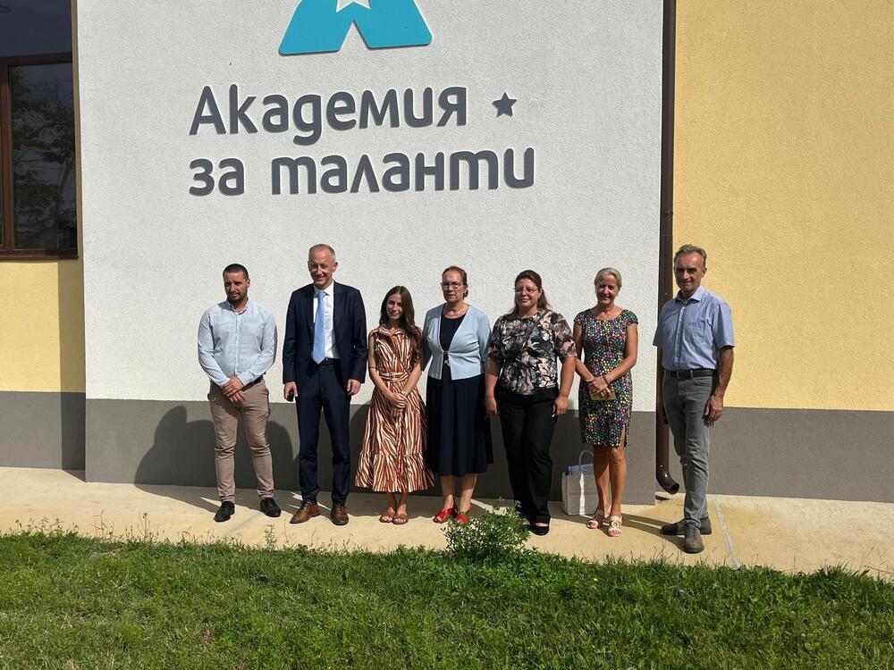 Министърът на образованието Красимир Вълчев посети Академията за таланти в село Розово