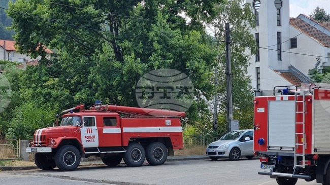 Напълно потушен е пожарът в бобошевското село Висока могила, доугасява се този в Рила