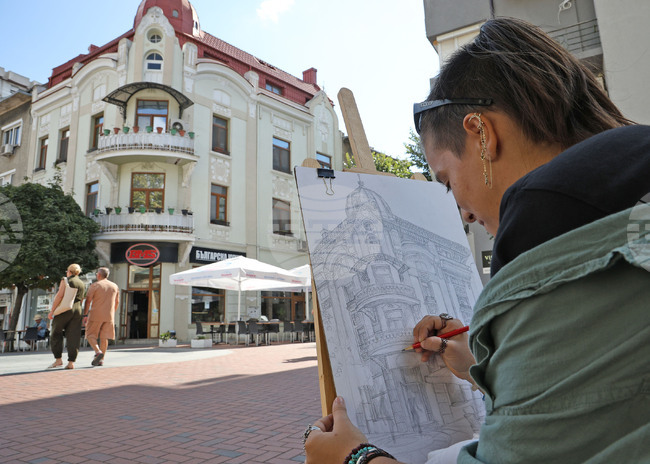 Сгради на четирима знакови за облика на Варна архитекти са във фокус на седмото издание на пленера на фондация „Креа“
