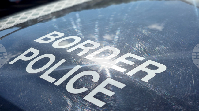 За два дни от „Гранична полиция" са задържали на българо-турската граница чужди гражданки с фалшиви документи и чужденец, укрит в автомобил