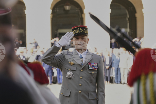 И Франция изпраща военни в Гренландия