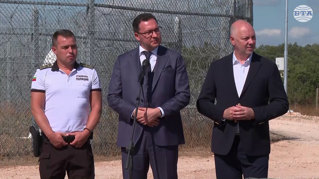 Даниел Митов: Вашата работа не просто ни пази от хаоса на нелегалната миграция, но и от действието на мрежите за трафик на хора