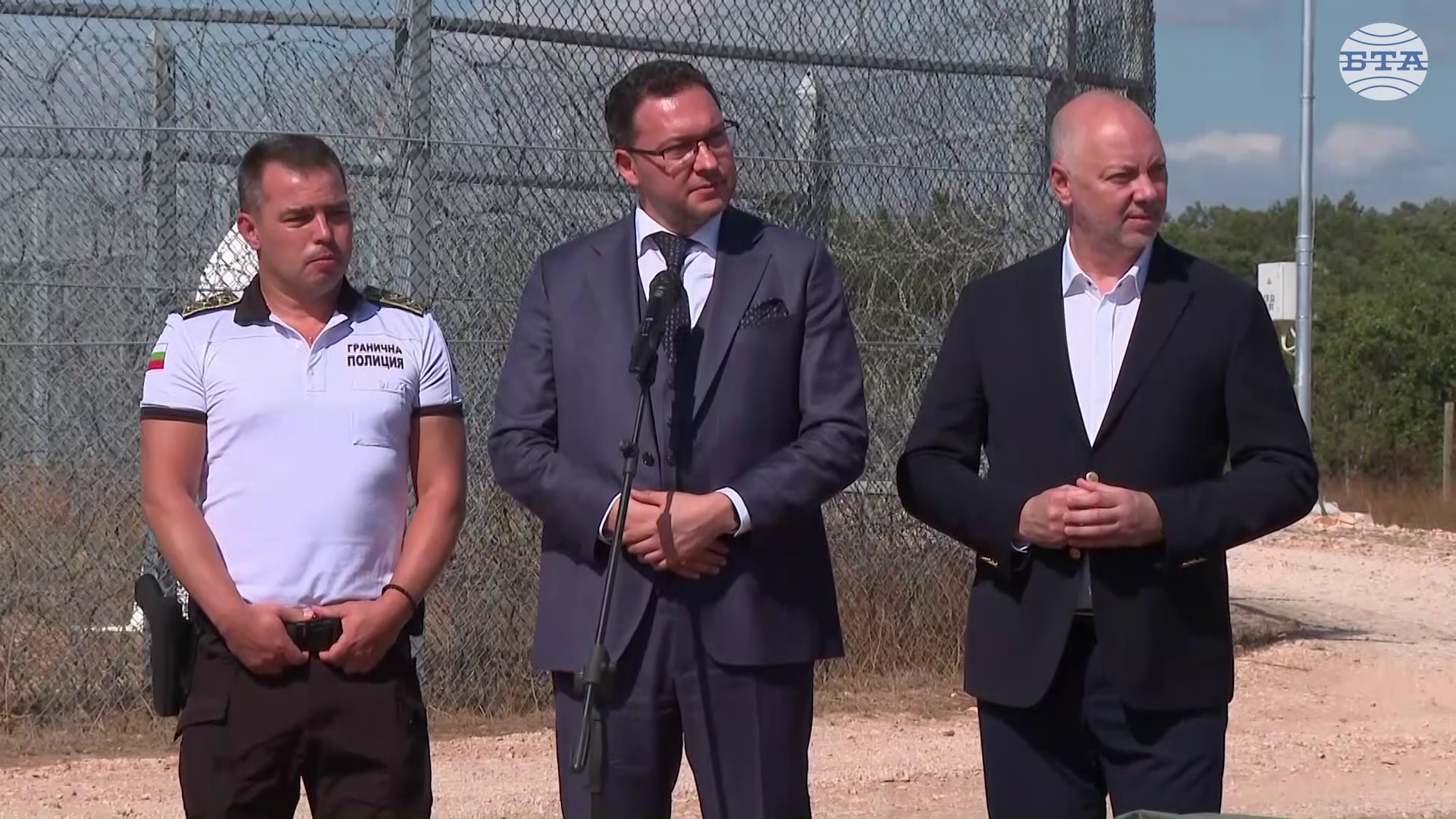 Даниел Митов: Вашата работа не просто ни пази от хаоса на нелегалната миграция, но и от действието на мрежите за трафик на хора