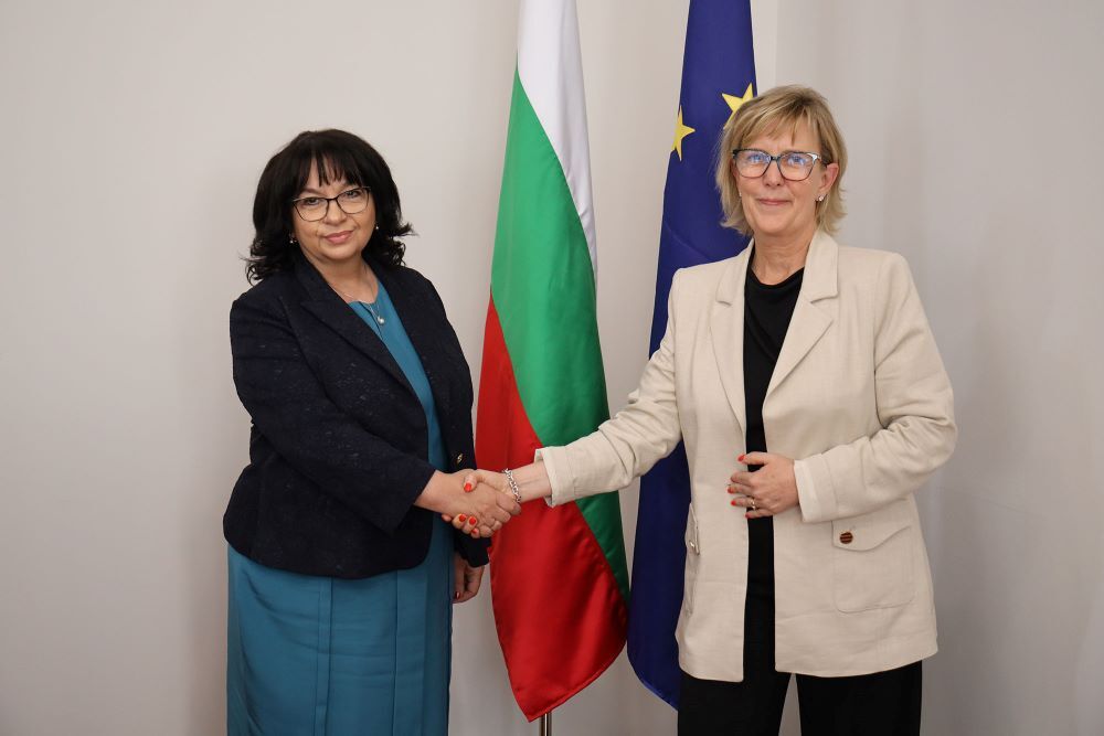 EU Commissioner Maria Luís Albuquerque, Finance Minister Temenuzhka Petkova Issue Joint Statement