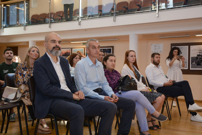 Според проучване: Младите хора във Варна търсят лично благоденствие и имат положителни нагласи за бъдещето си в града