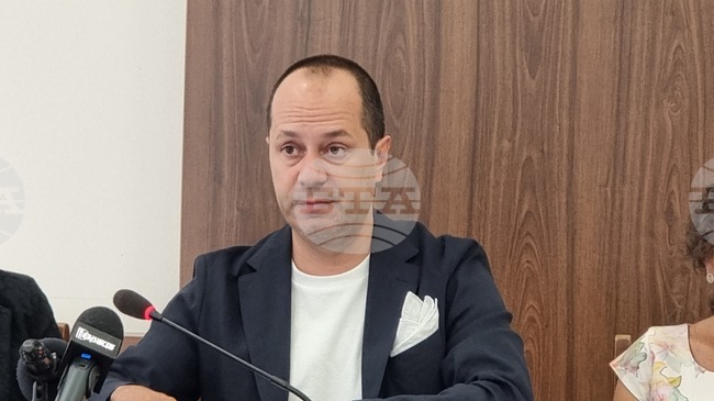 До края на годината се очаква да приключи цялостното обновяване на закрития басейн и лекоатлетическата писта във Враца