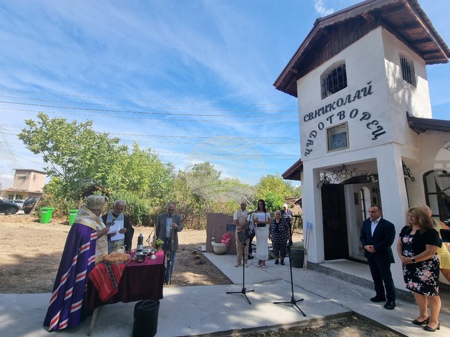 Великотърновският митрополит Григорий освети новоизграден параклис в беленското село Деков