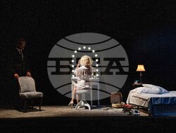 Народният театър поставя „Последният час на Мерилин Монро“, снимка – Народен театър/Стефан Здравески