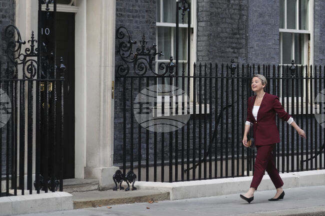 Ройтерс: Стармър предприема рокади, за да възстанови авторитета си след скандала с Анджела Рейнър 