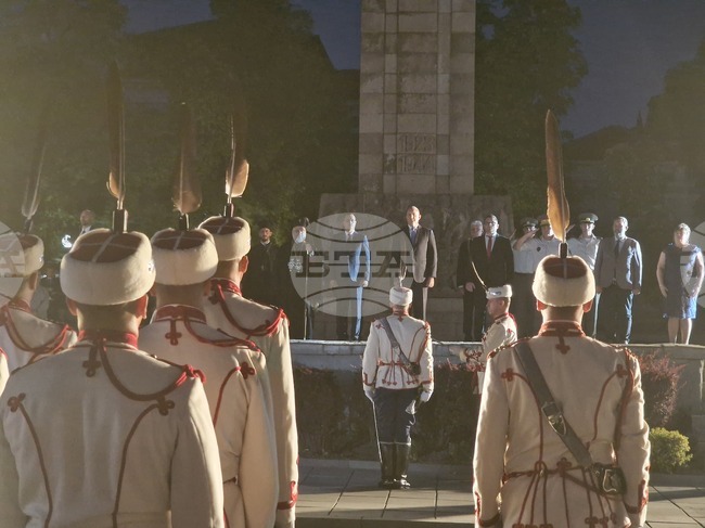 President Greets Chirpan Residents ahead of Unification Day