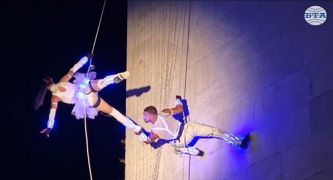 Фестивалът на смеха "Калата" в Бургас стартира с акробатично шоу