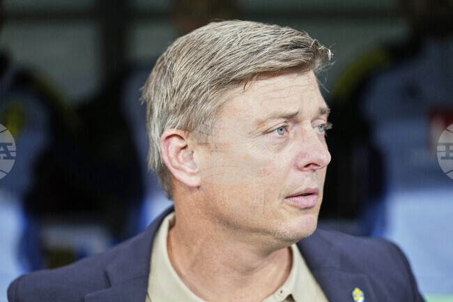 Йон Дал Томасон вече не е треньор на националния отбор на Швеция