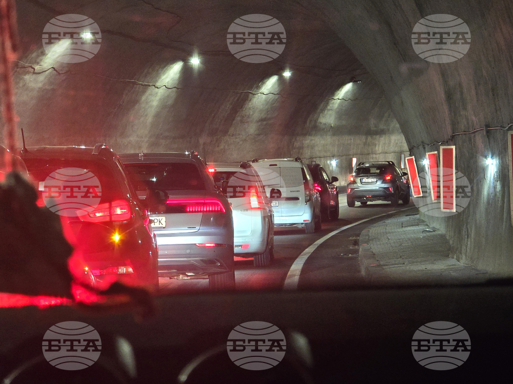 Възстановено е движението по пътя Благоевград – Кресна в района на Кривия тунел в Кресненското дефиле