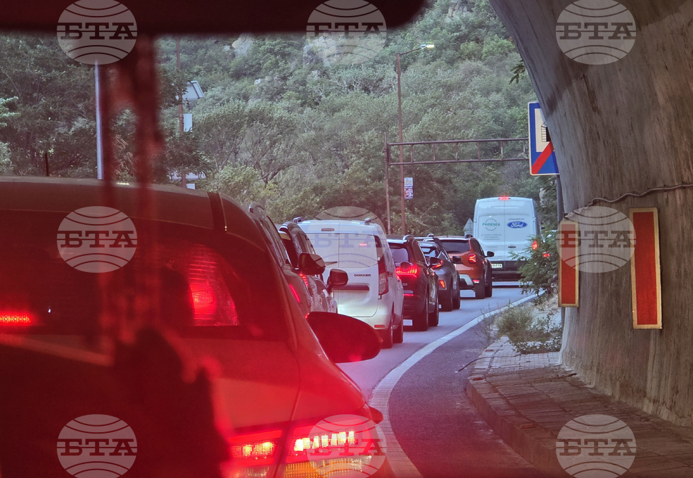 Променя се движението в тунел „Кривия“ заради изграждане на съоръжение на мобилен оператор