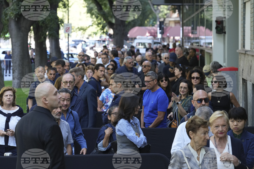 CORRECTION Italy Obit Armani