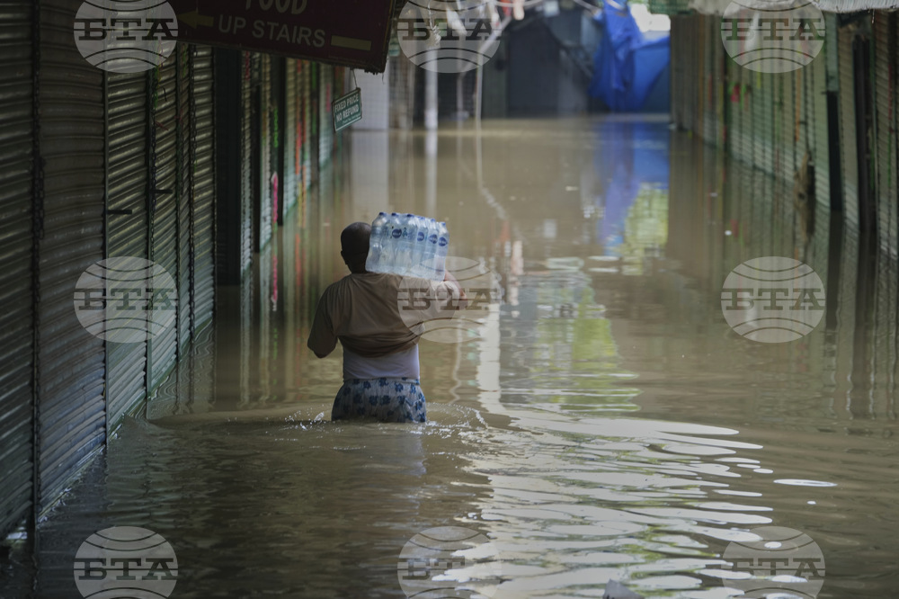 ПТИ: Най-малко трима души загинаха и над 120 бяха евакуирани заради проливните дъждове в западния индийски щат Махаращра