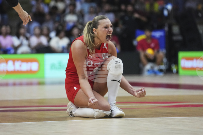 Европейският шампион Турция се класира за финала на Световното първенство по волейбол за жени