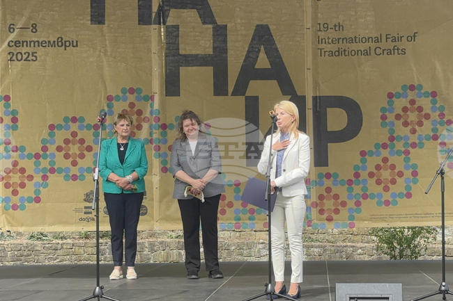 Международният панаир в РЕМО "Етър" ни прави достоен член на мрежата на ЮНЕСКО за творчески занаяти, каза кметът на Габрово Таня Христова