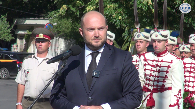 Ген. Владимир Вазов е не само велик воин, той е и строител на съвременна България, каза министър Георги Георгиев при откриването на негов паметник в София