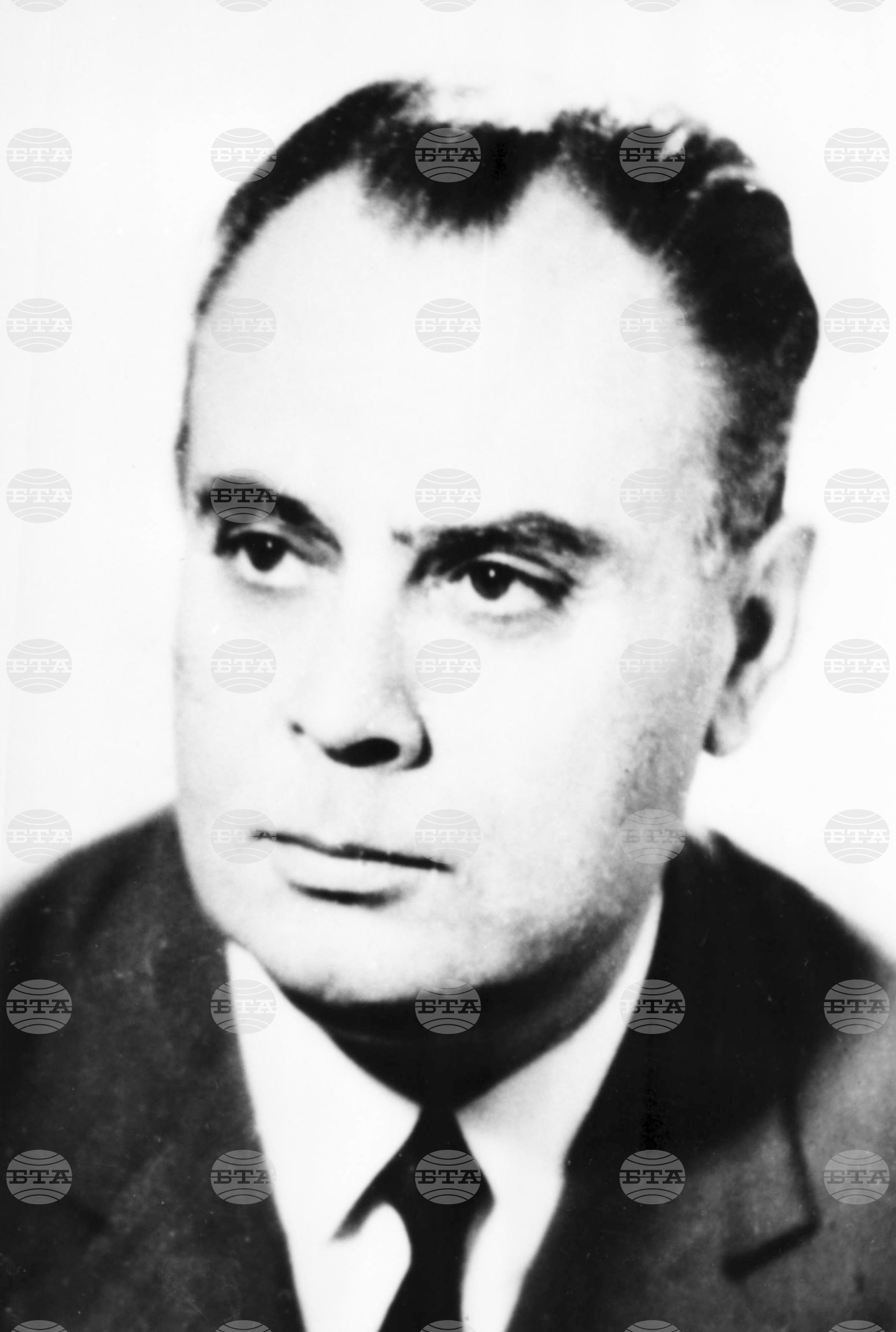 Проф. Стефан Каракостов - театрален и литературен критик