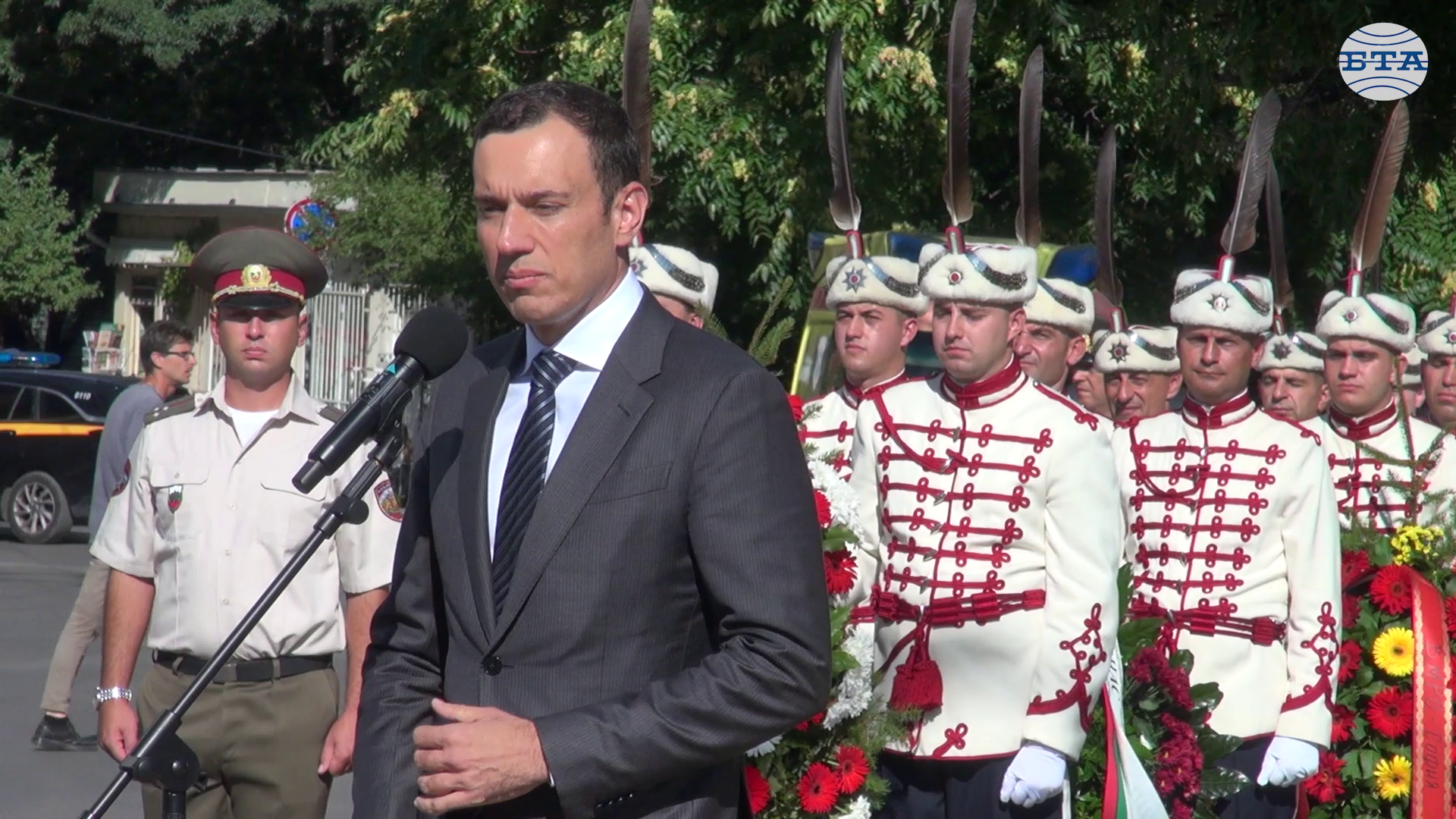 Нека този паметник бъде не просто спомен, а вдъхновение, каза кметът Васил Терзиев при откриването на монумента на ген. Владимир Вазов в София Нека този паметник бъде не просто спомен, а вдъхновение, каза кметът Васил Терзиев при откриването на монумента на ген. Владимир Вазов в София