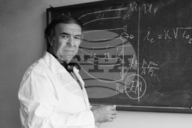 Акад. Дечко Павлов - химик и учен