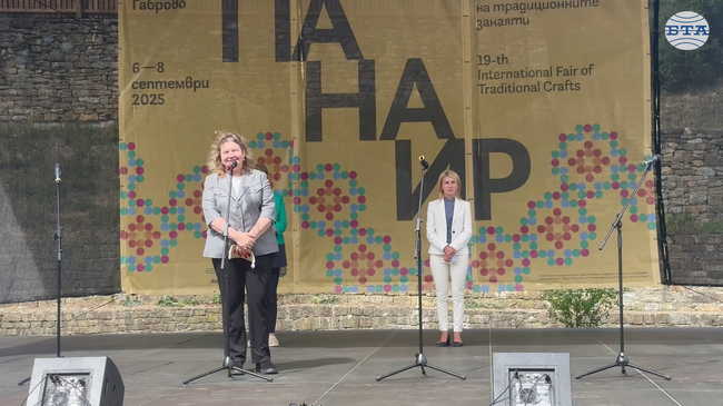 Да бъдем днес заедно в РЕМО „Етър“ за мен е удоволствие и връщане назад в спомените, каза Наталия Киселова