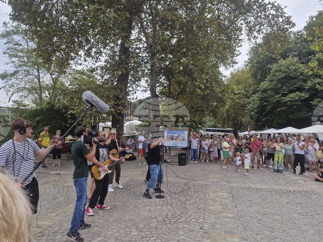 Стефан Вълдобрев и „Обичайните заподозрени“ снимаха част от проекта „Акустиката на България“ в Созопол