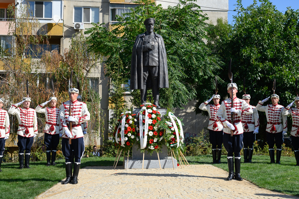Паметник на генерал Владимир Вазов беше открит в София в Деня на Съединението на България