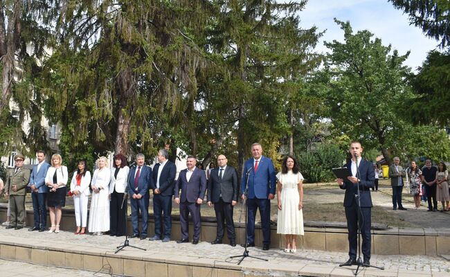 Разград празнува Деня на Съединението пред Войнишкия паметник на площад „Възраждане”