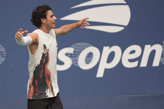 Иван Иванов преодоля първия кръг на турнир по тенис в Понтеведра