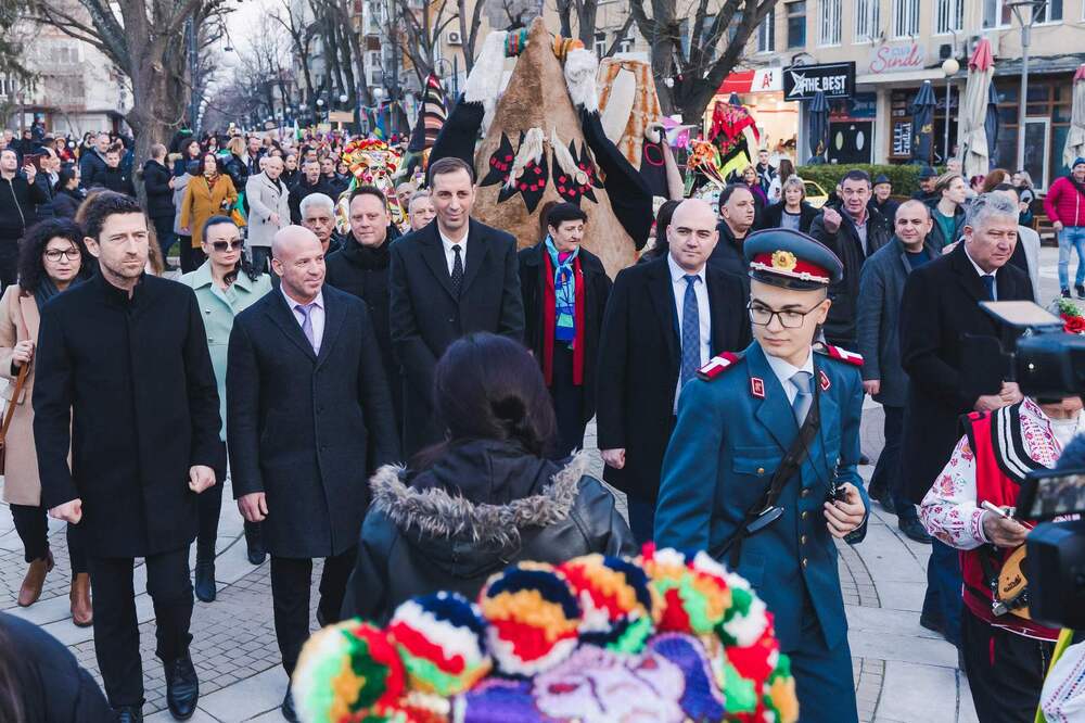 Министър Димитров откри Международния маскараден фестивал „Кукерландия“ в Ямбол