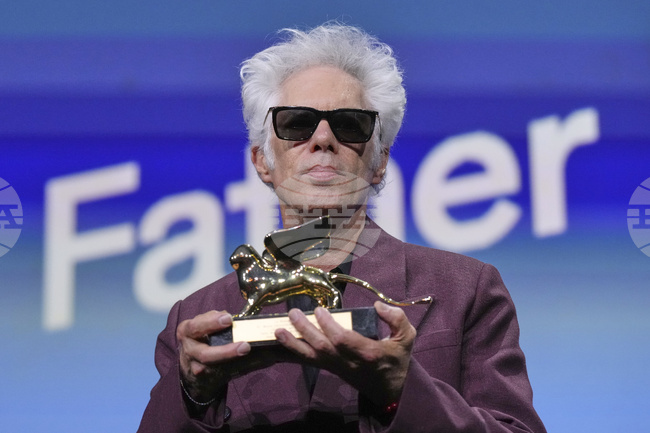 „Баща, майка, сестра, брат“ на Джим Джармуш спечели наградата за най-добър филм на фестивала във Венеция