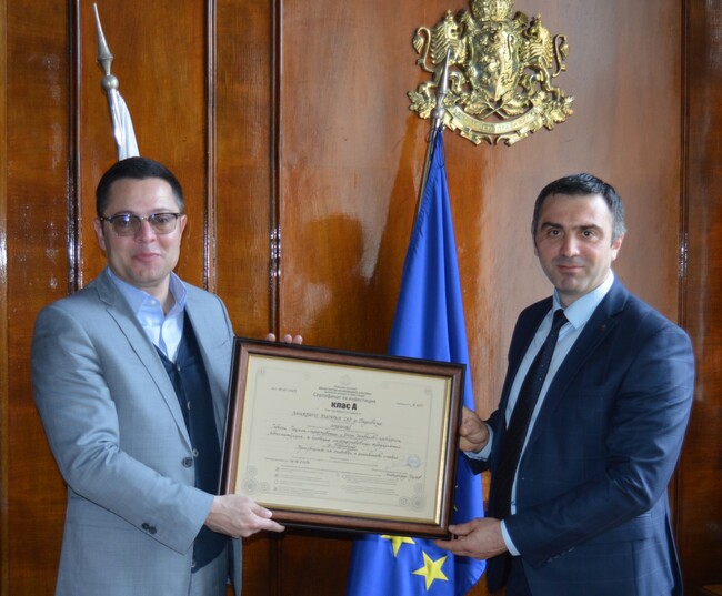 Министър Пулев: Над 28 млн. лв. инвестира турски производител на домакинско стъкло в завода си в Търговище