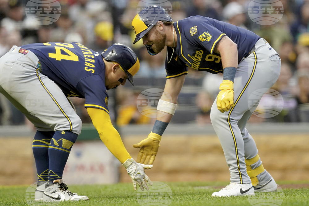 Brewers Pirates Baseball