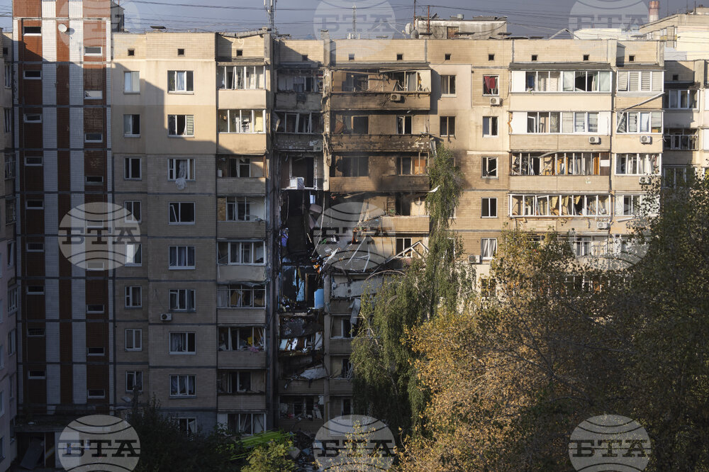 Два многоетажни блока в Киев бяха поразени от руските сили; ранени са 14 души, сред които 4 деца, обявиха местните власти