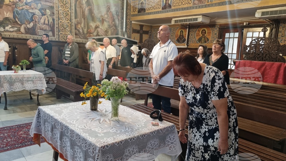 Търговище - храм „Св. Йоан Рилски“ - неделна служба