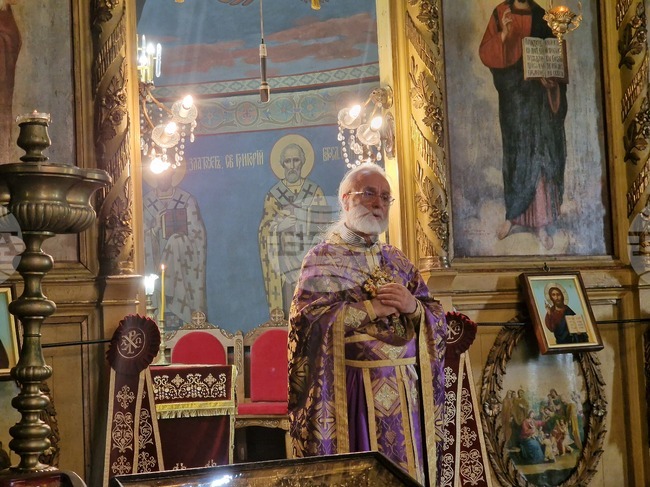Нека трупаме красотата на мъдростта и пред Бога да бъдем достойни лозари, каза отец Георги в неделната си проповед в Разград
