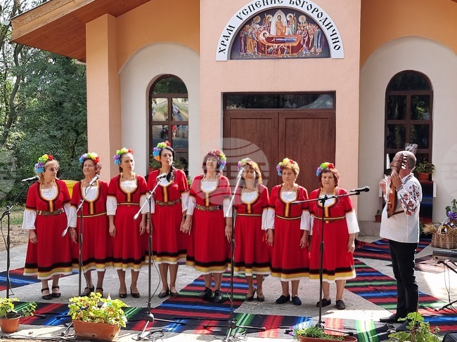 Първият национален конкурс „С песните на Гинка Иванова – от Бакаджик до Тунджа“ събра пазители на фолклора в село Търнава край Ямбол