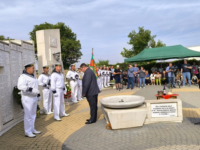 Областният управител почете паметта на героите от Добричката епопея