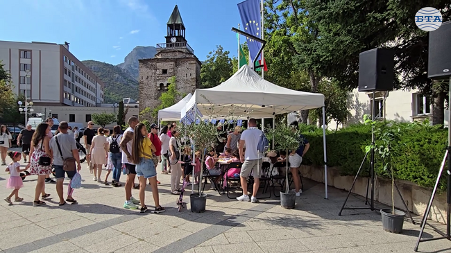 Празници като „Калимера, Враца“ ни правят космополитни и ни обединяват, каза кметът Калин Каменов