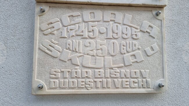 Вицепрезидентът Илияна Йотова ще открие учебната година в най-старото създадено от българи училище в чужбина